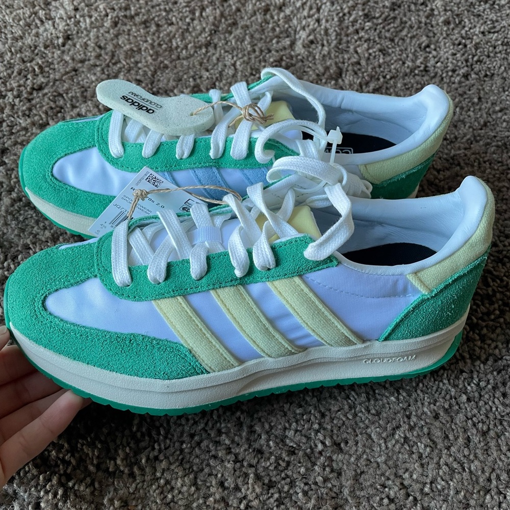 Adidas Women's Cloudfoam Run 70s 2.0 Size 6